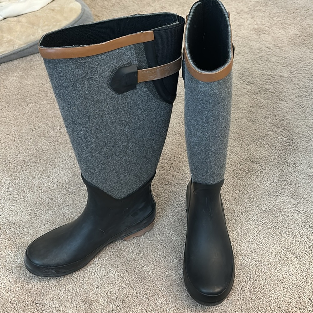 Boots - Picture 2 of 5